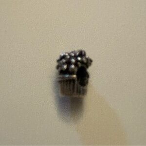 Pandora bouquet of flowers charm